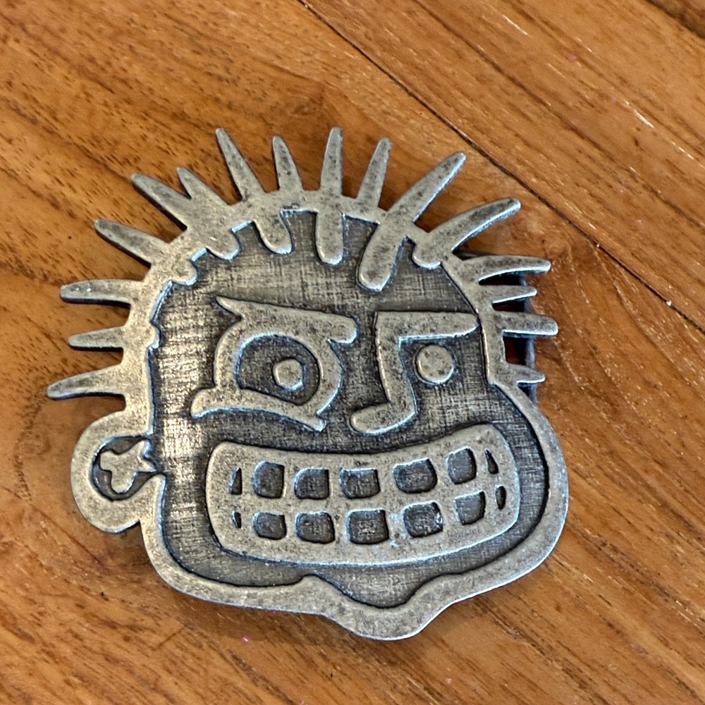 Silver Spiky Face Brooch